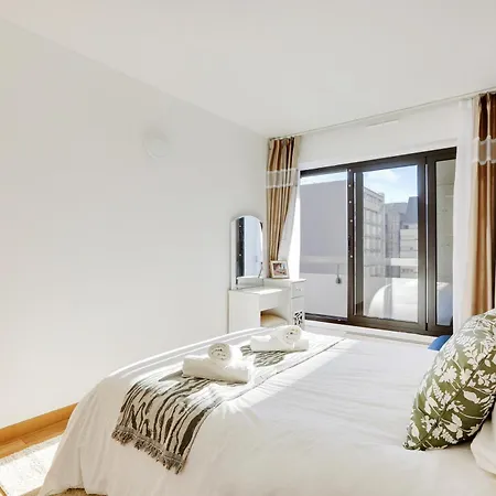 Apartment A 1 Minute Du Metro Et Parking Prive *