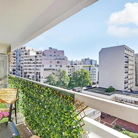 Apartment A 1 Minute Du Metro Et Parking Prive *